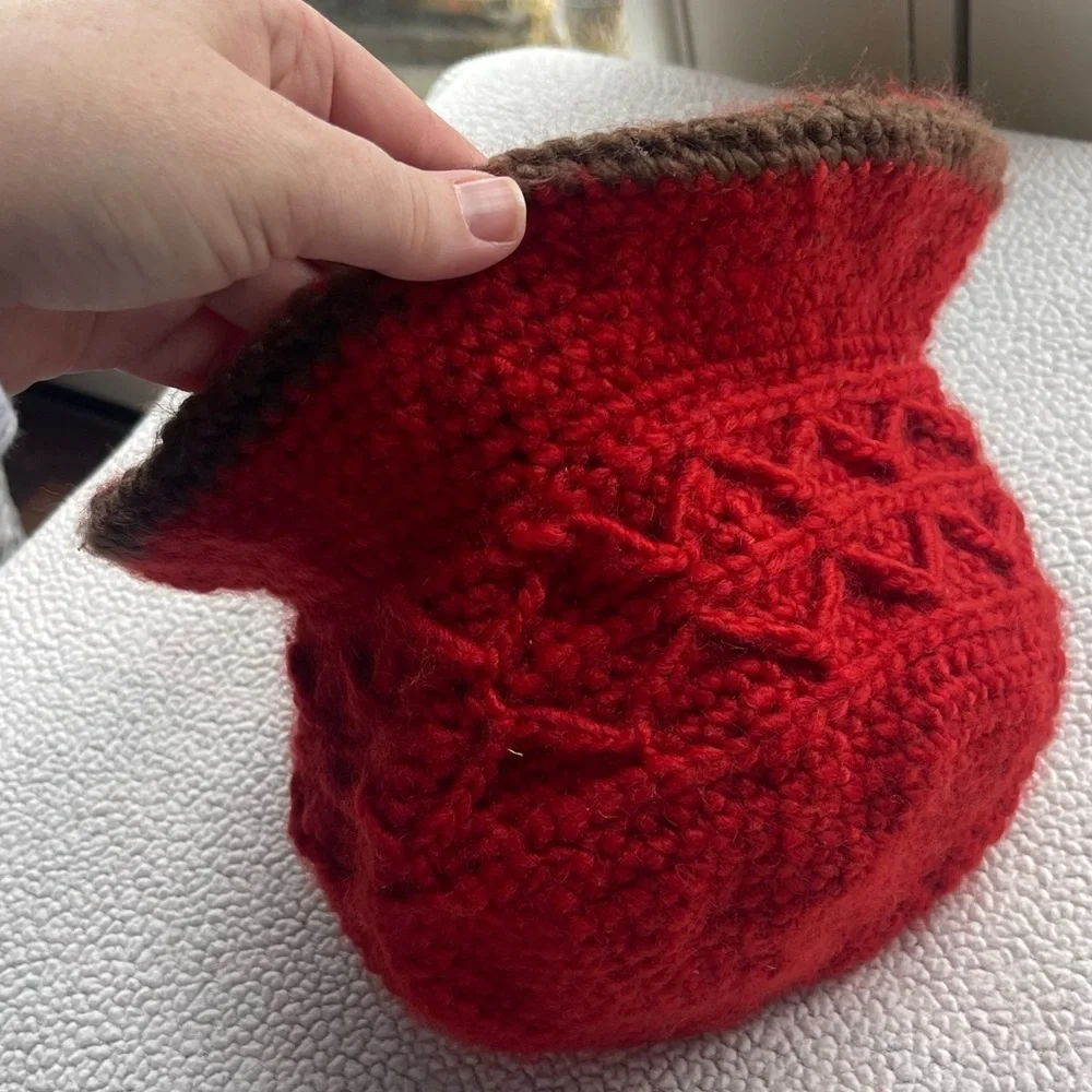 Vintage style knit red hat - Picture 3 of 4